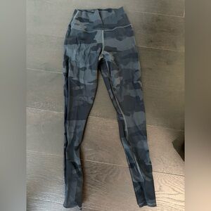 Camo ALO leggings XS